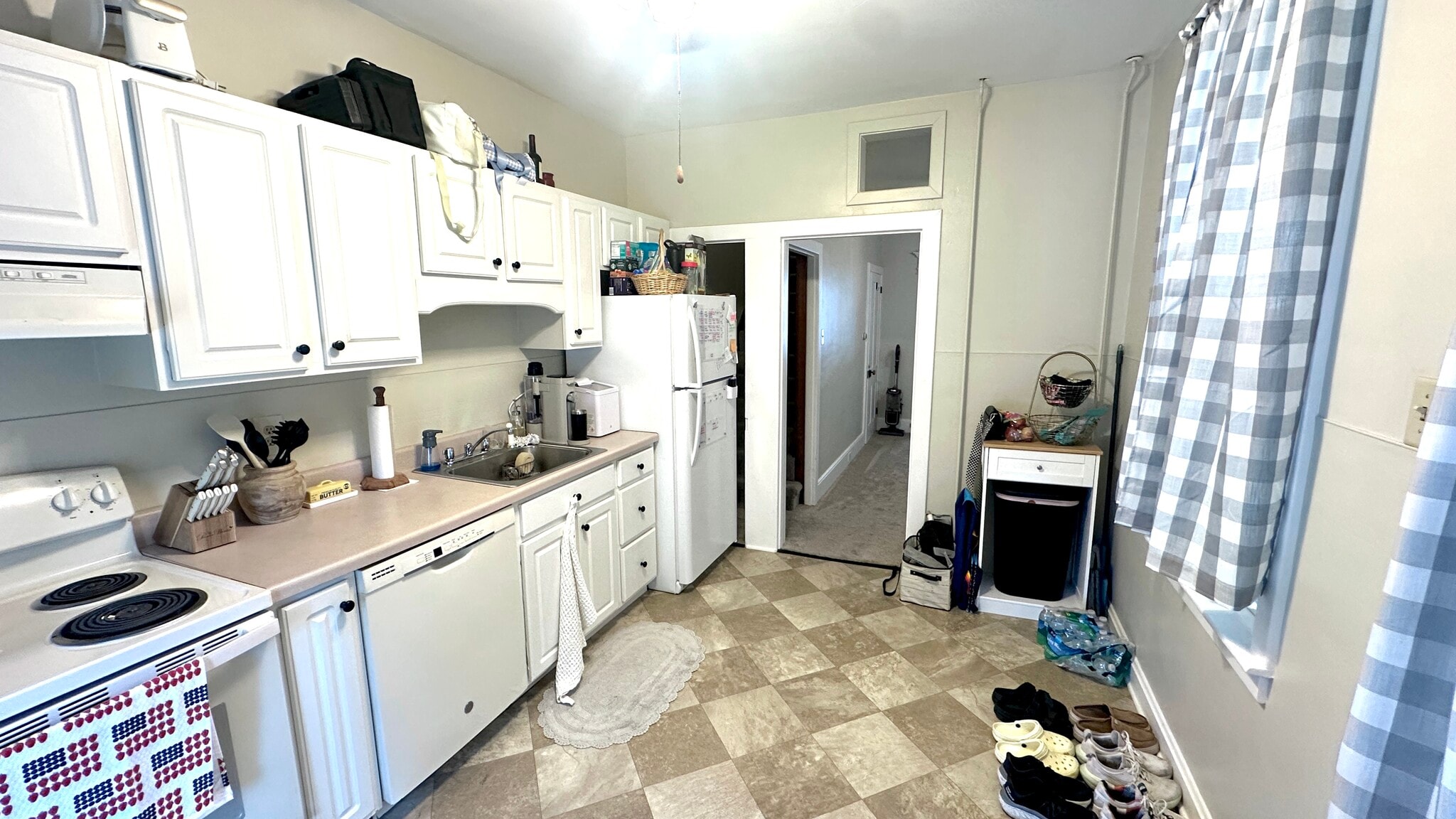 Building Photo - 204 W Carpenter Ave