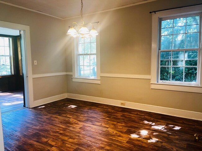 Building Photo - Beautiful 4 bedroom 2 bathroom home in Lagrange! Must see!