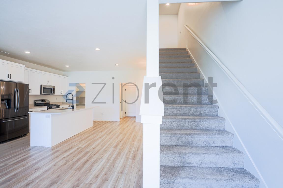 Building Photo - Unit