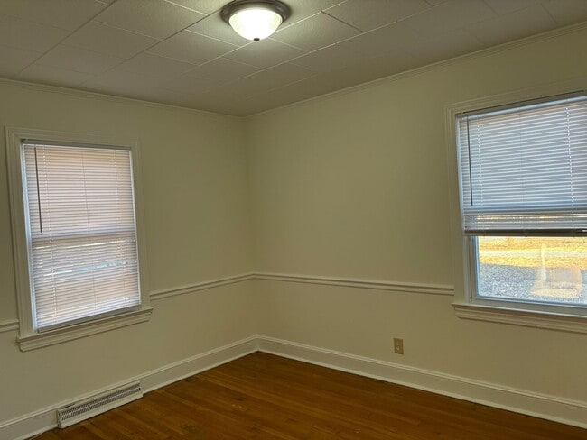 Building Photo - 3 BED, 1 BATH HOME IN GREYSTONE AREA, $1450 MONTH, $1450 DEPOSIT