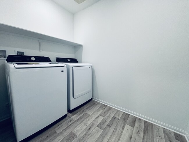 Building Photo - 6038 Swift Lariat St