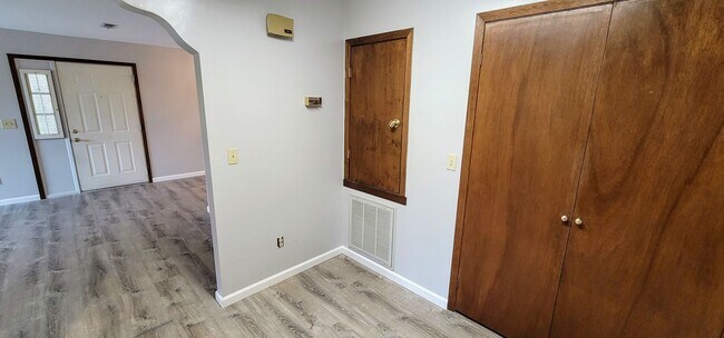 Building Photo - Lenoir City, 37772 - 2 Bedroom, 2 Full Bath, 1,000 square foot One-Level Condo SHORT TERM LEASE O...