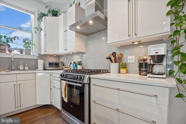 Building Photo - 2106 10th St NW