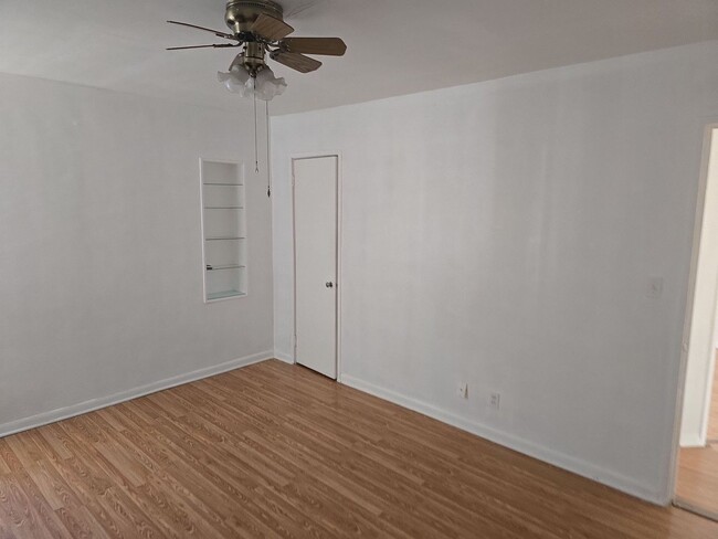 Building Photo - 2 bedroom for rent near Kenwood/St. Pete!