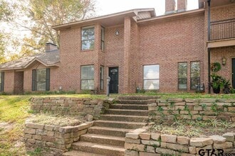 Building Photo - 5917 Hollytree Dr