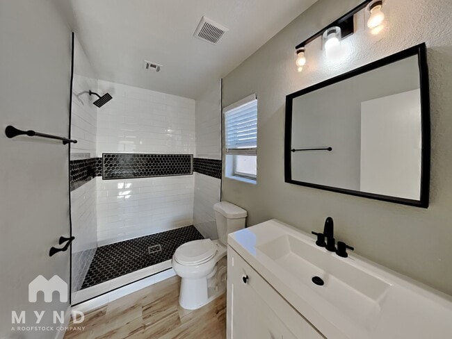 Building Photo - 2280 Platinum Band St