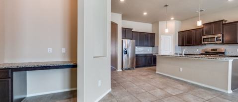 Building Photo - 2025 Lake Vista Dr