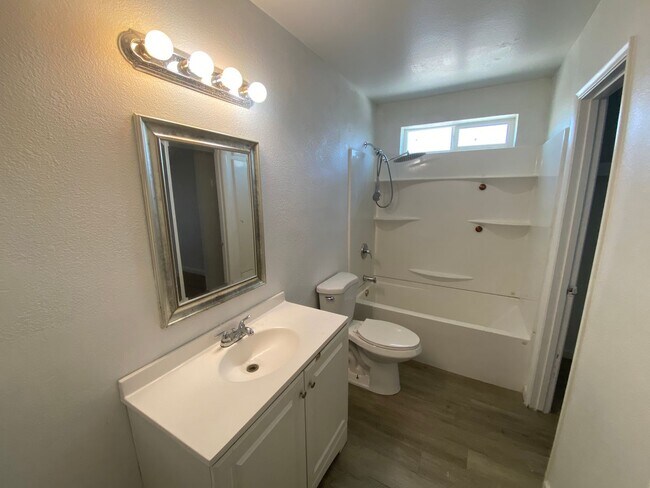 Building Photo - Charming 2 Bedroom, 1 Bathroom with private carport