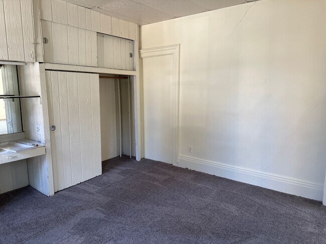 Building Photo - 16 N Washington St