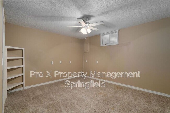 Building Photo - 2053 S Hillcrest Ave