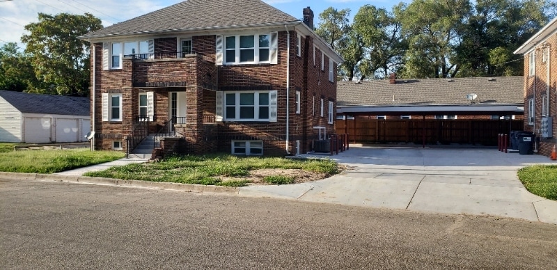 Primary Photo - 1726 E Waterman St