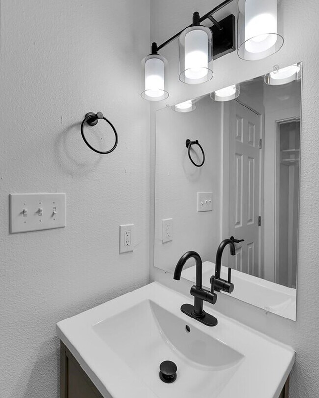 Building Photo - Newly remodeled 3BD 2BA Home in Waco - Near Baylor University