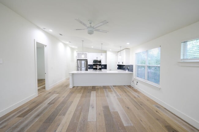 Building Photo - 8 Bedrooms 8 Baths Pre-leasing Now for 202...