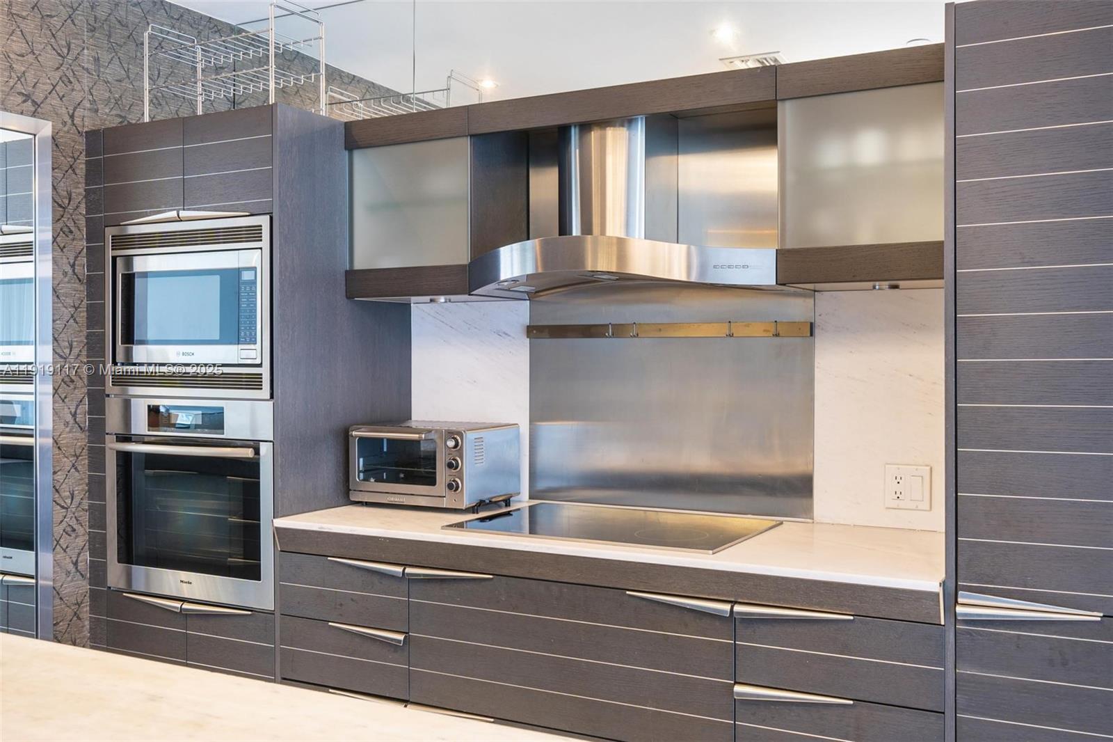 Building Photo - 200 Biscayne Boulevard Way