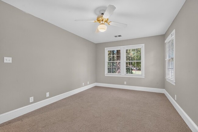 Building Photo - 113 7 Oaks Way