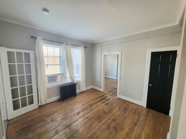 Building Photo - Stylish Uptown Charlotte 1-Bedroom 1-Bathroom — Historic Charm + 4 Weeks rent FREE (Prorated!)
