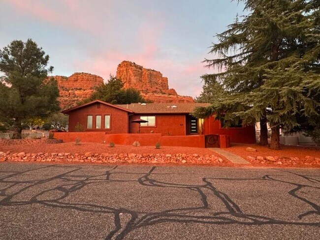 Building Photo - 200 Cathedral Rock Dr