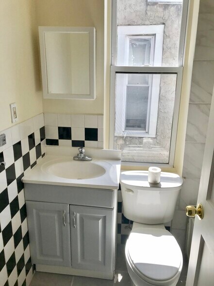 Building Photo - 1422 N Willington St