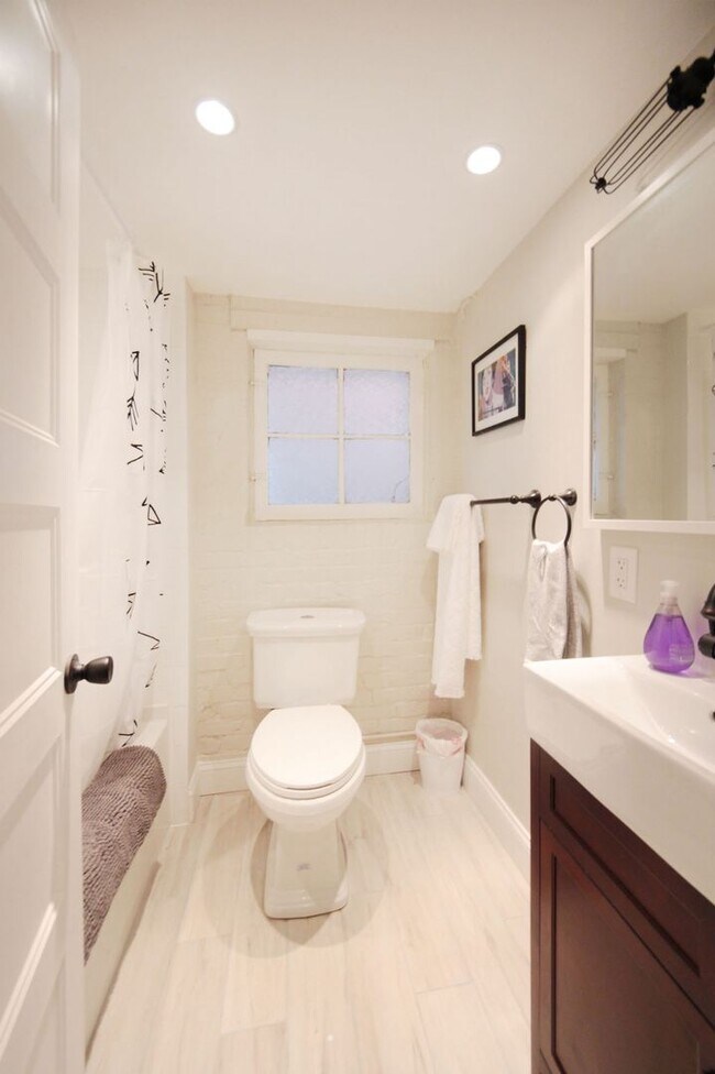 Building Photo - 3215 11th St NW