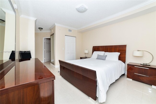 Building Photo - 17100 N Bay Rd