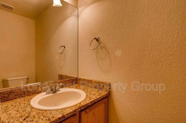 Building Photo - 709 Clarendon Dr