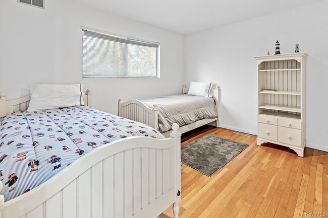 Building Photo - 34 Park Cir