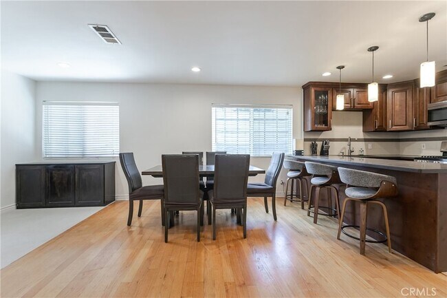 Building Photo - 1217 Elm Ave