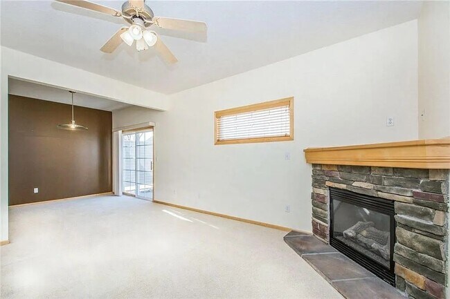 Building Photo - 2101 Meadow Ct