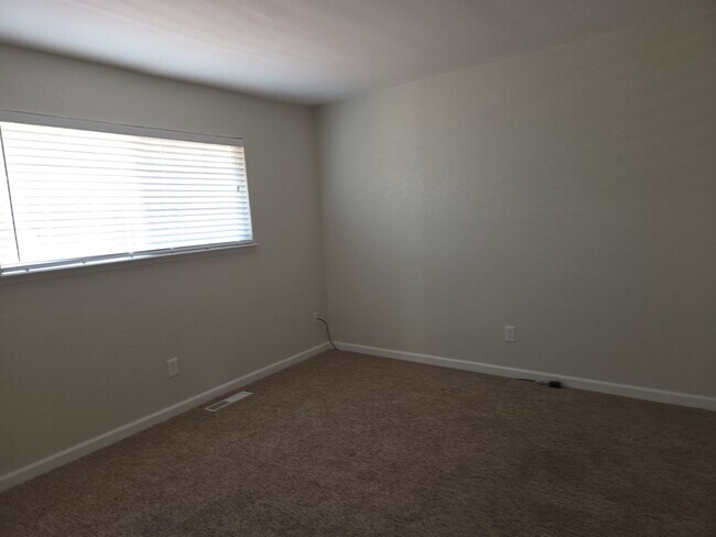 Building Photo - Unfurnished three bedroom house in Al Tahoe