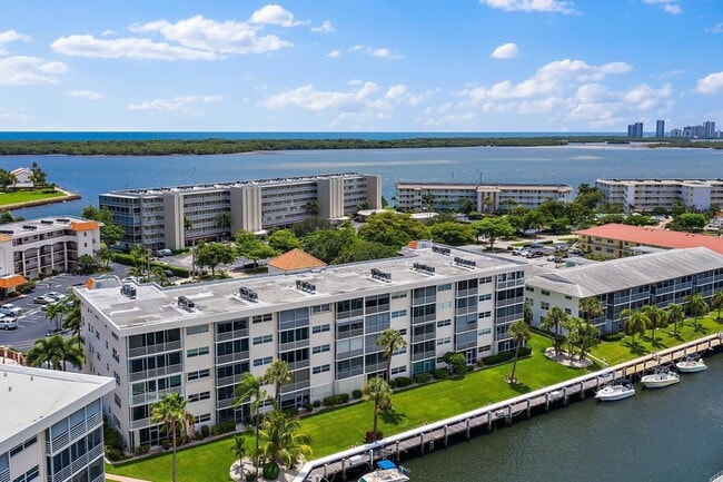 Building Photo - 29 Yacht Club Dr