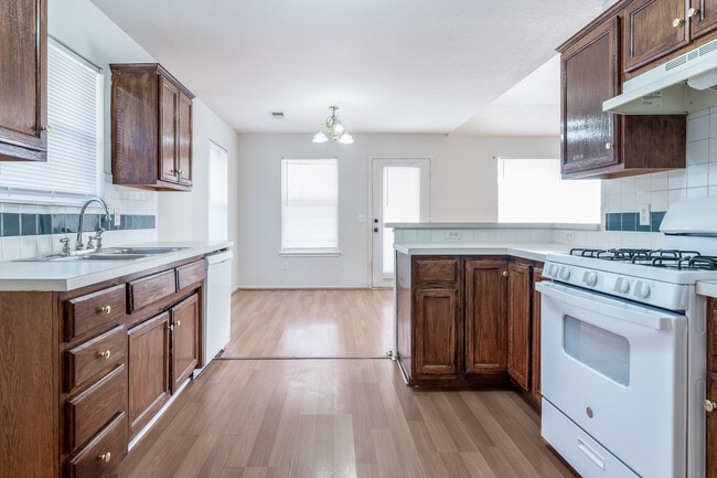 Building Photo - 5700 SE 87th St