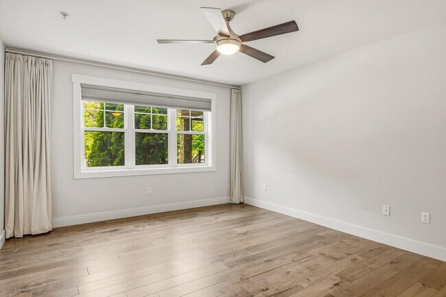 Building Photo - 150 US-1 BYP