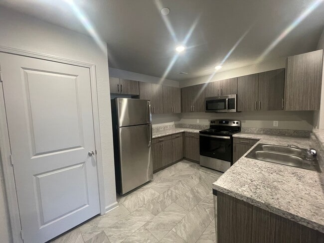 Building Photo - 2/2 Apartment - Killen, AL