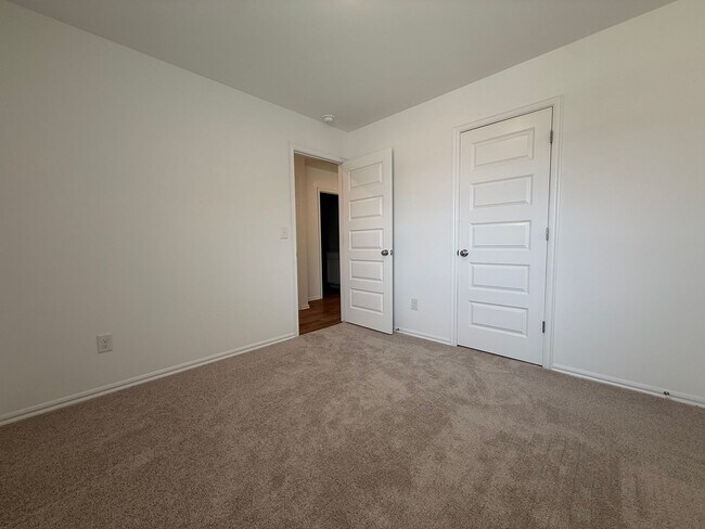 Building Photo - Brand New!! Cute 3 bed, 2 bath in Redstone Ranch