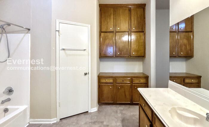 Building Photo - 1018 Valley Ranch Dr