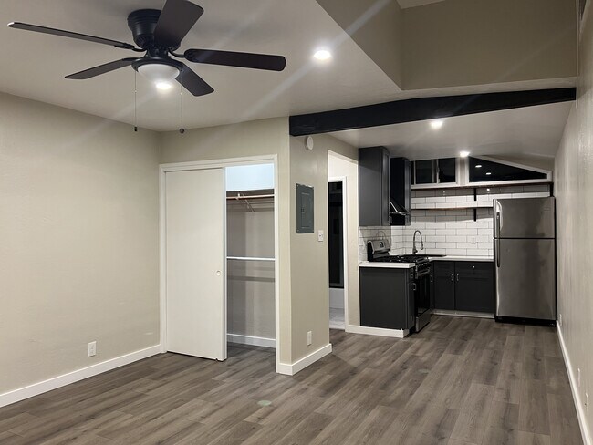 Building Photo - 225 N Cloverdale Blvd