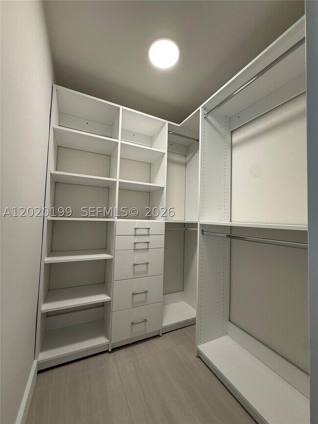 Building Photo - 5055 Collins Ave