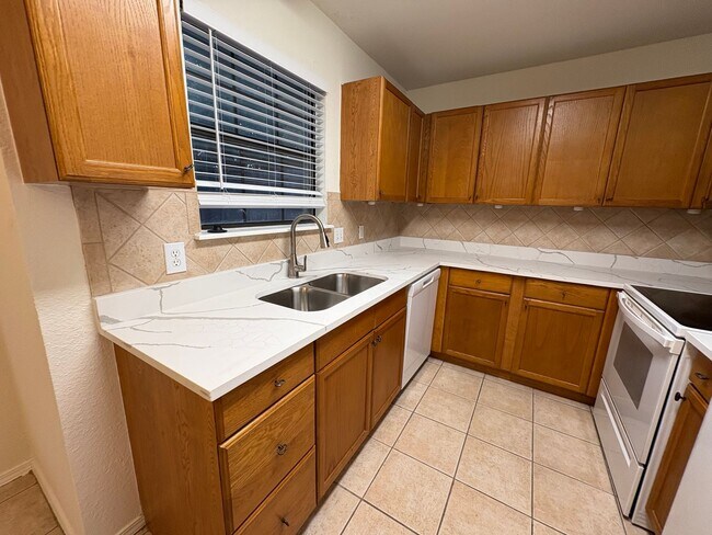 Building Photo - Charming 3-bed 2-bath Home Birdville ISD!