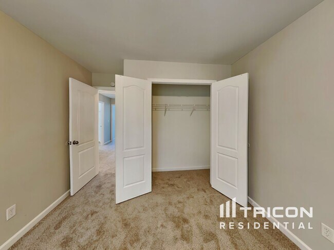 Building Photo - 359 Oakhaven Way