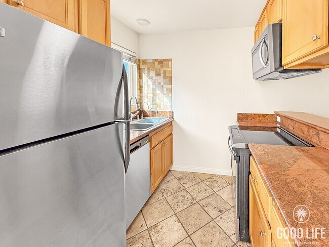 Building Photo - Updated 2BR/1.5BA Condo in Spring Valley Available Now!