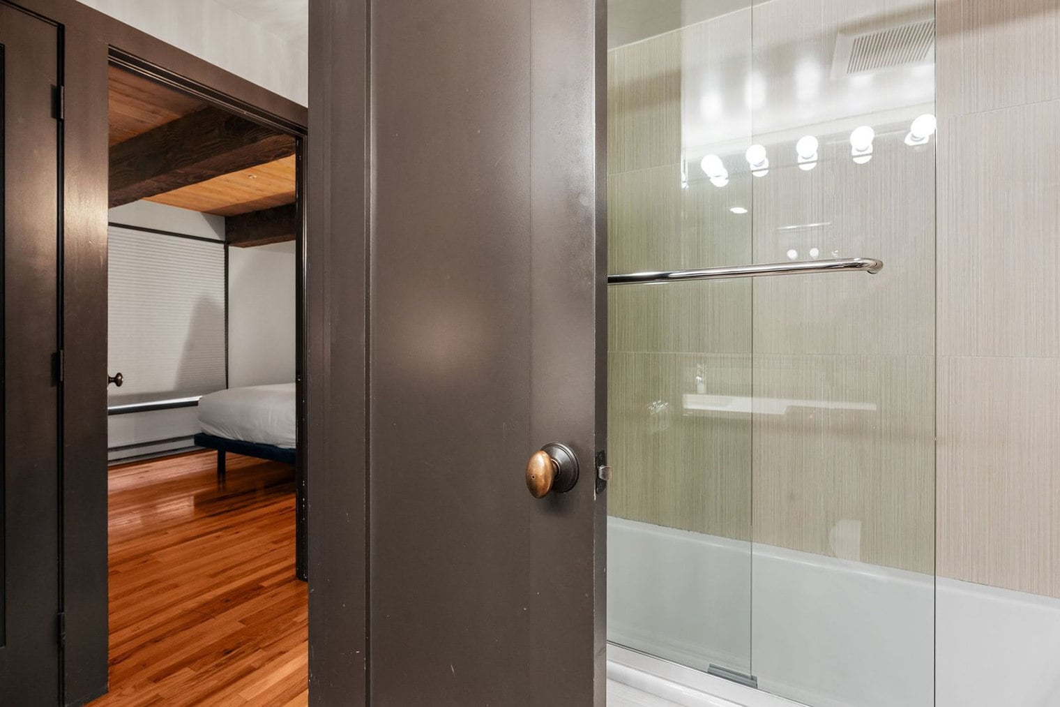 Building Photo - 1039 E Cooper Ave