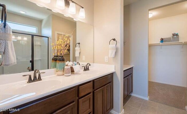 Building Photo - 1594 E Kingman Pl