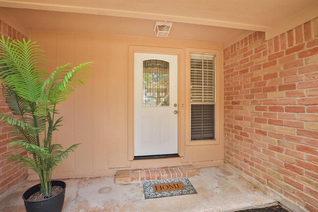 Building Photo - 15822 Whipple Tree Dr
