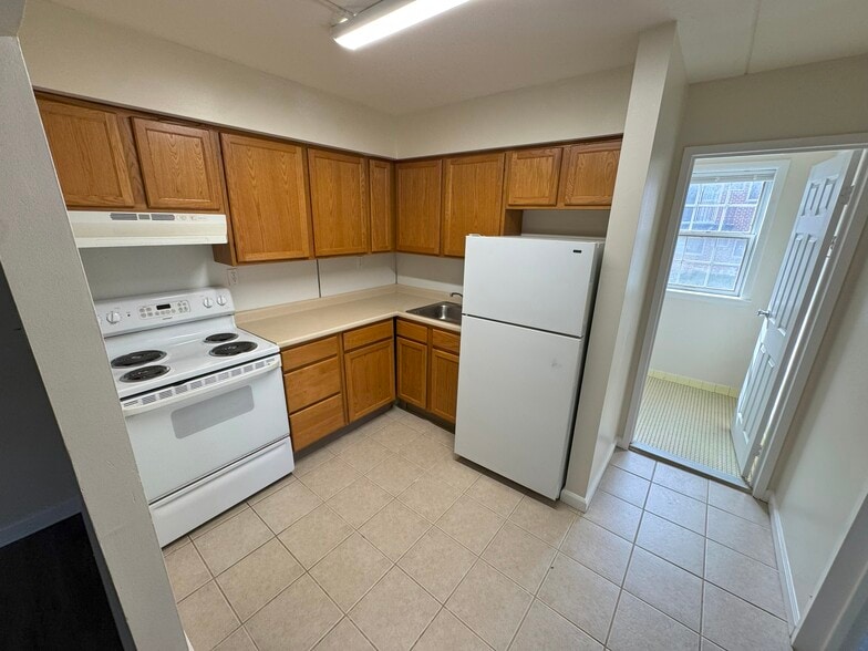 Kitchen - 2 S Swarthmore Ave