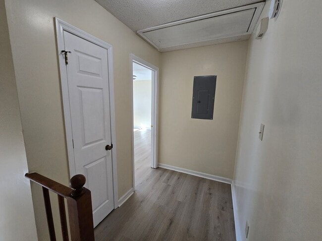 Building Photo - 2 Bedroom 2-1/2 Bathroom Townhouse Style Condo