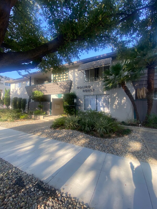 Building Photo - 271 S El Molino Ave