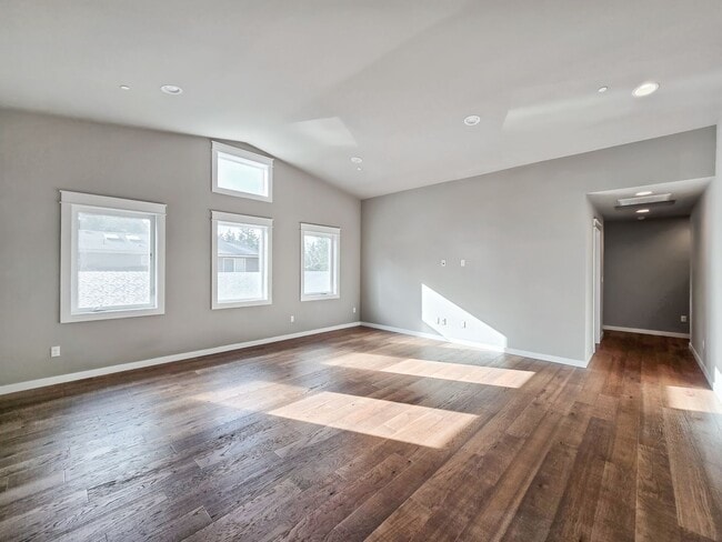 Building Photo - Modern 5-Bedroom Kirkland Home with Solar ...