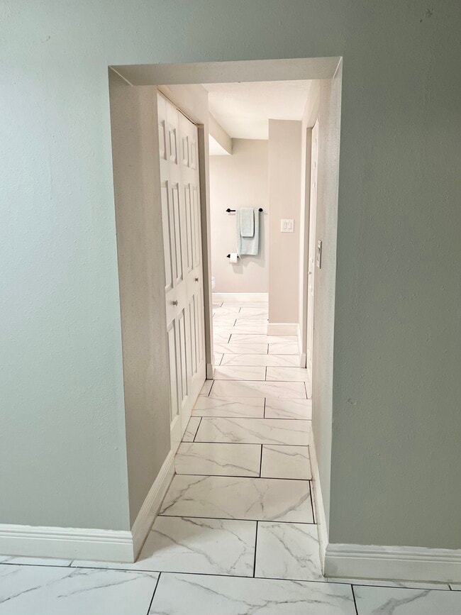 Master Suite - 4203 E Yukon St