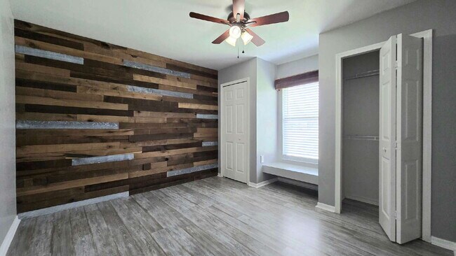 Building Photo - 8013 Sandpiper Rd