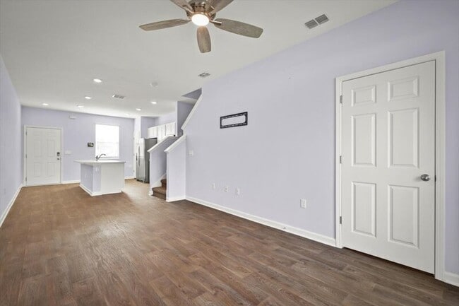 Building Photo - 85 Elmhurst Ln